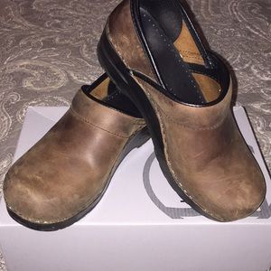 Sanita, women’s professional leather clog